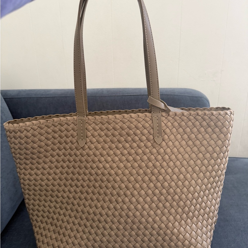 💥HP 💥 Jetsetter Tan Woven Large Woman’s Tote Bag - Picture 12 of 14